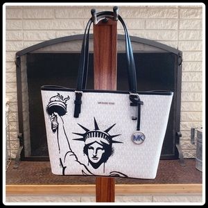 MICHAEL Michael Kors NYC Jet Set Medium Travel Carryall Tote Shoulder Bag